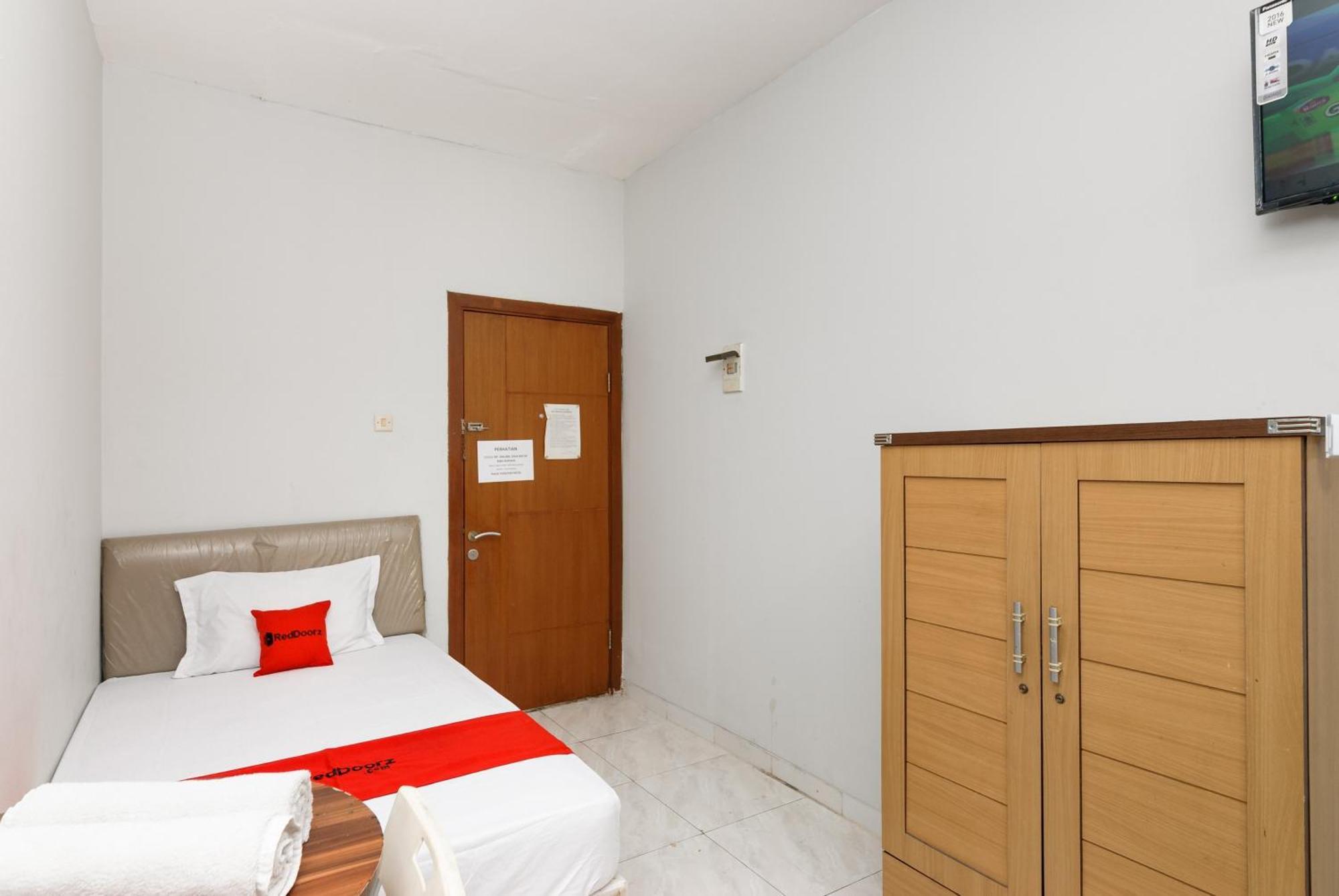 Reddoorz Near Mandaya Royal Hospital Puri Hotel ทังเกอรัง ภายนอก รูปภาพ