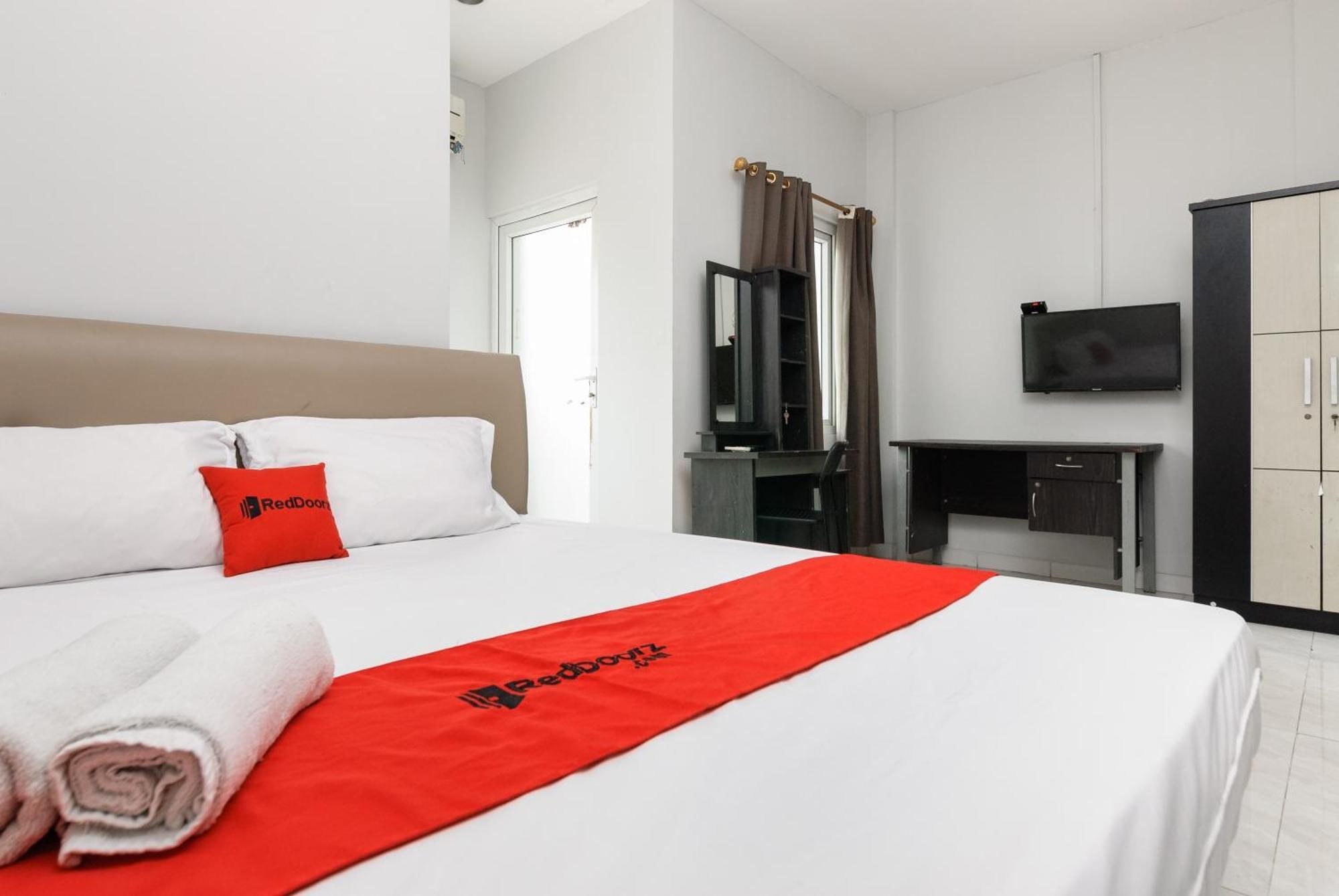 Reddoorz Near Mandaya Royal Hospital Puri Hotel ทังเกอรัง ภายนอก รูปภาพ