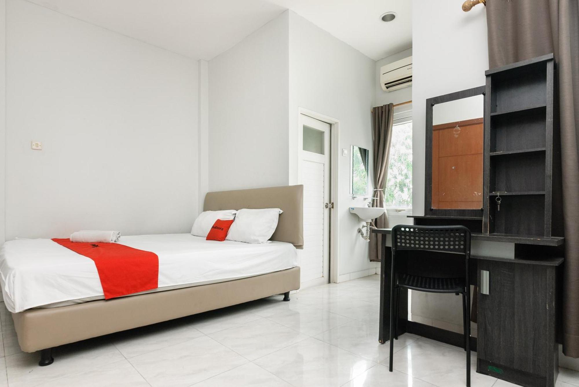 Reddoorz Near Mandaya Royal Hospital Puri Hotel ทังเกอรัง ภายนอก รูปภาพ