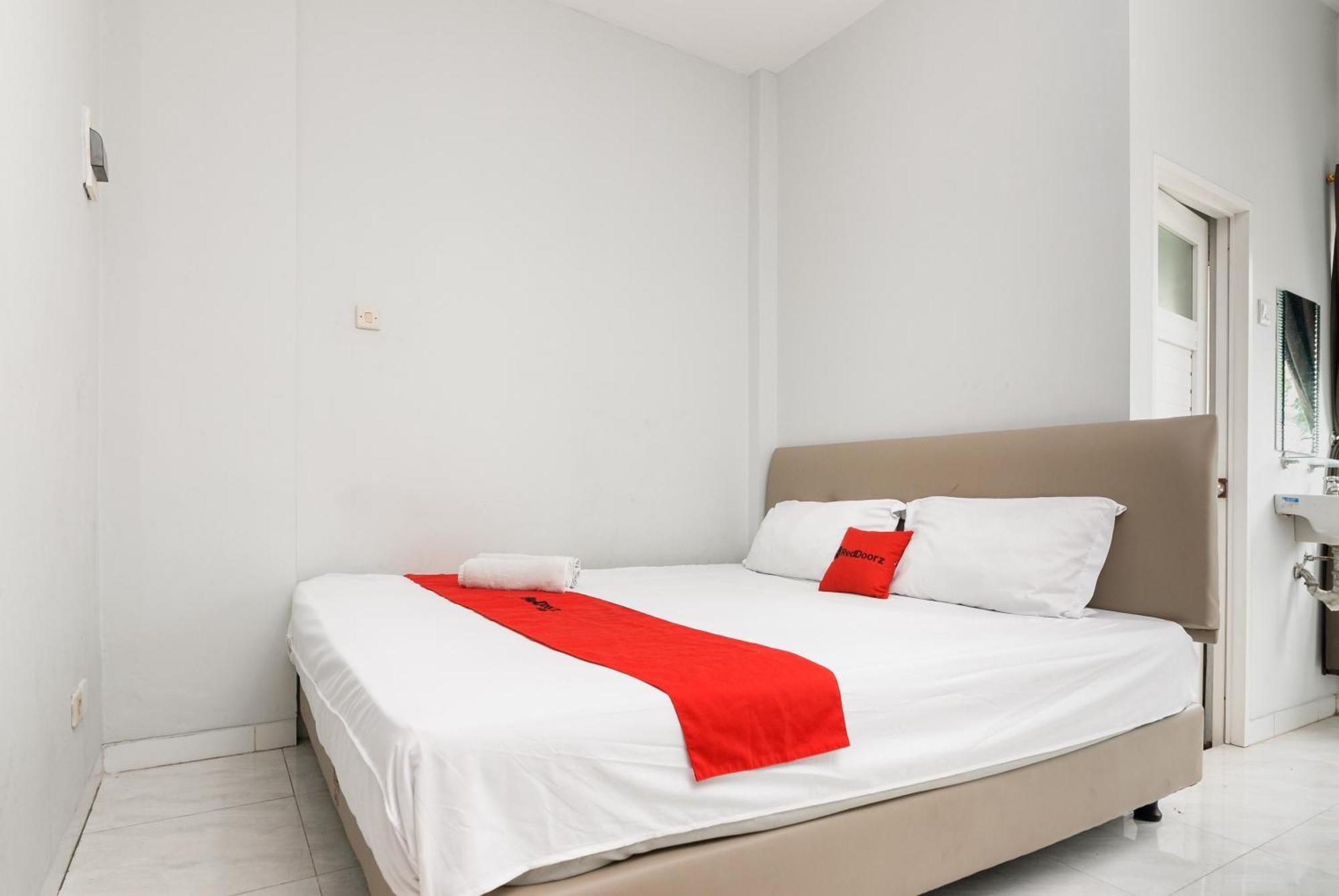 Reddoorz Near Mandaya Royal Hospital Puri Hotel ทังเกอรัง ภายนอก รูปภาพ