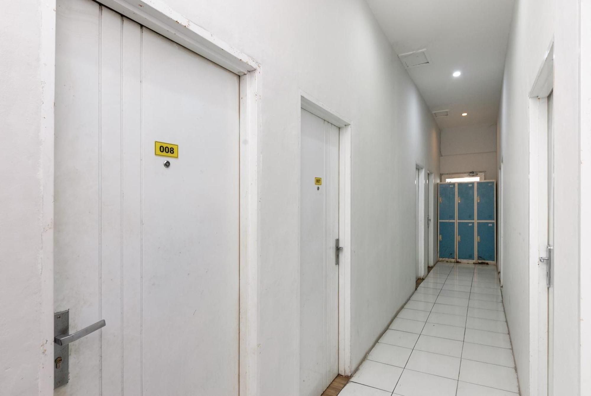 Reddoorz Near Mandaya Royal Hospital Puri Hotel ทังเกอรัง ภายนอก รูปภาพ