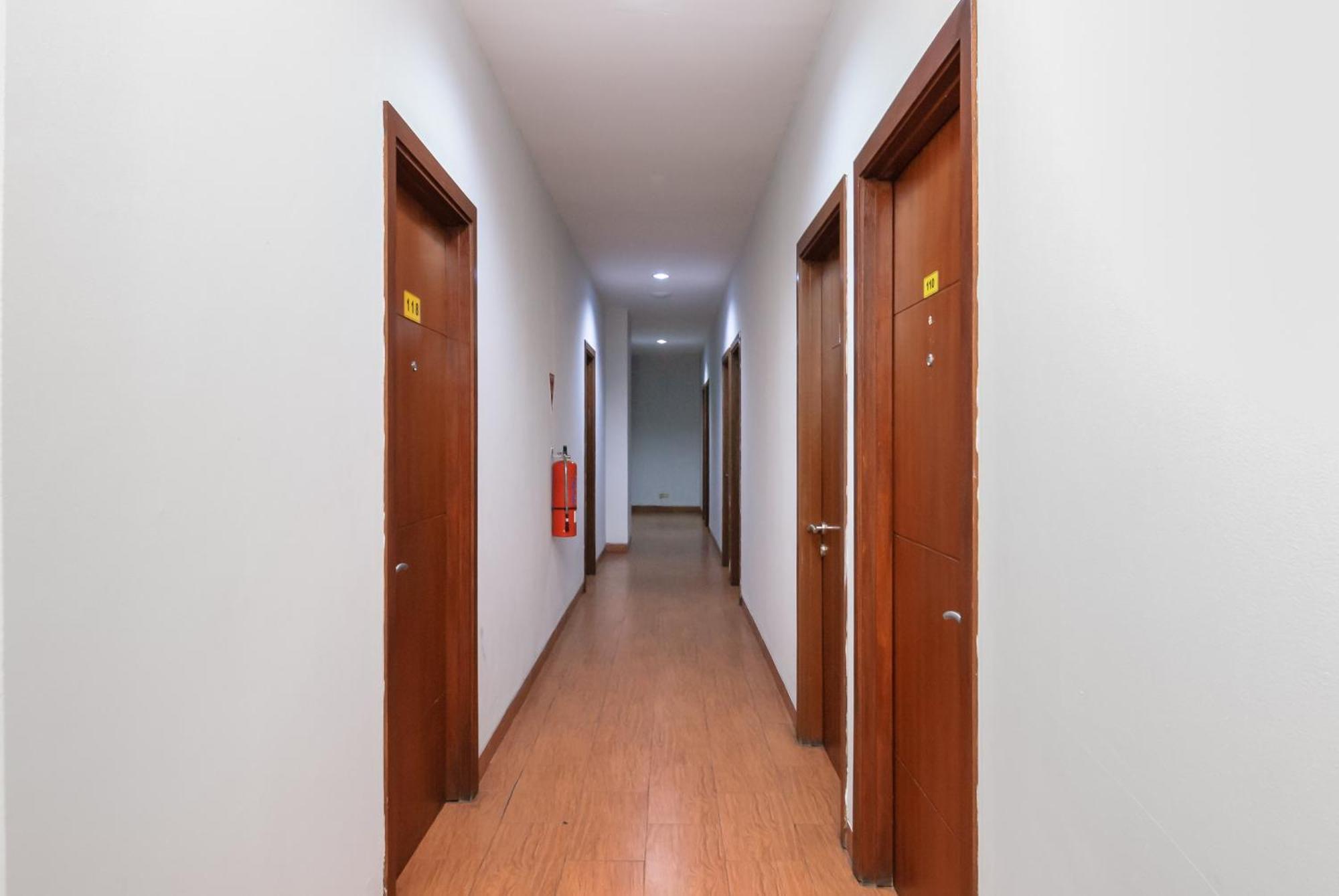 Reddoorz Near Mandaya Royal Hospital Puri Hotel ทังเกอรัง ภายนอก รูปภาพ