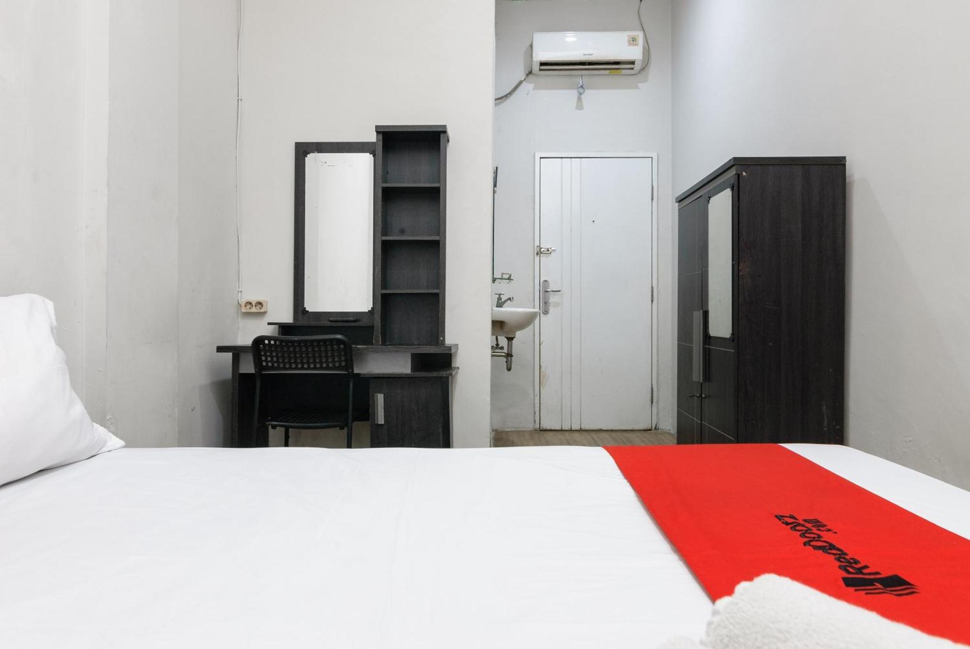 Reddoorz Near Mandaya Royal Hospital Puri Hotel ทังเกอรัง ภายนอก รูปภาพ