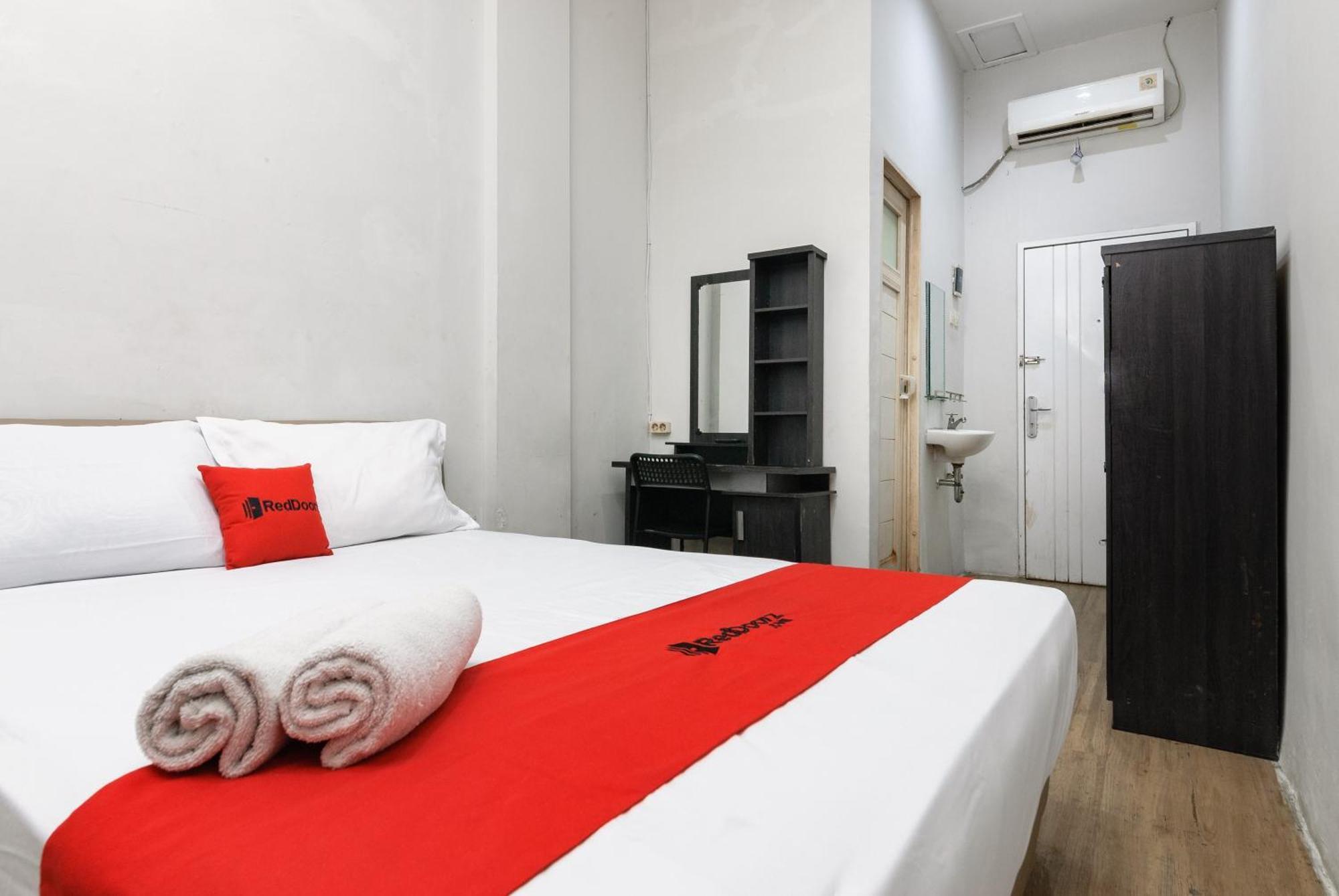Reddoorz Near Mandaya Royal Hospital Puri Hotel ทังเกอรัง ภายนอก รูปภาพ