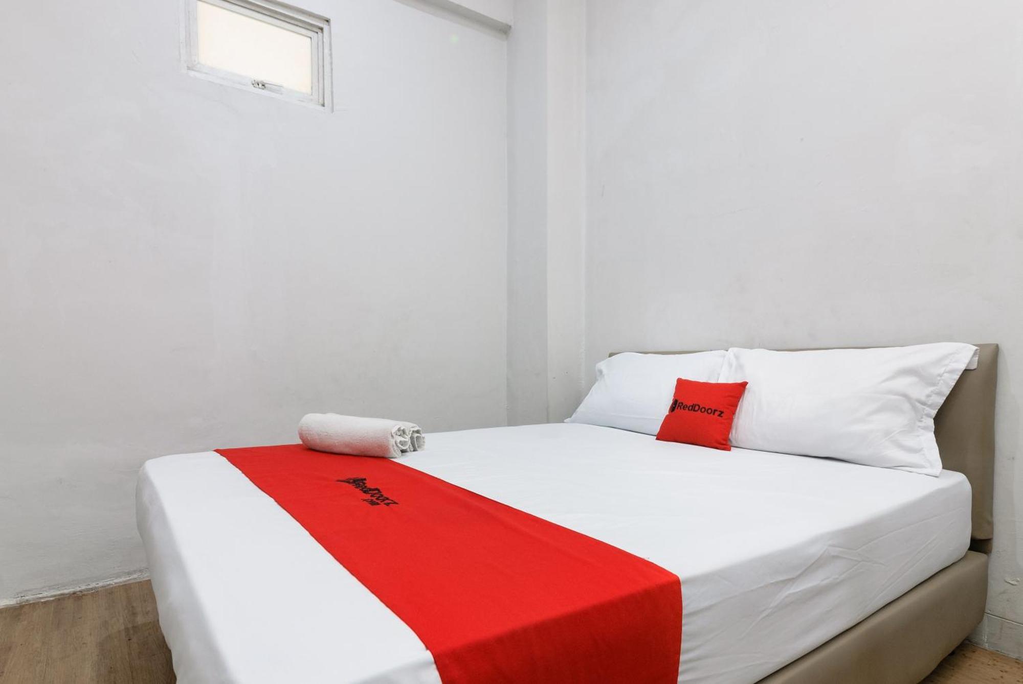 Reddoorz Near Mandaya Royal Hospital Puri Hotel ทังเกอรัง ภายนอก รูปภาพ